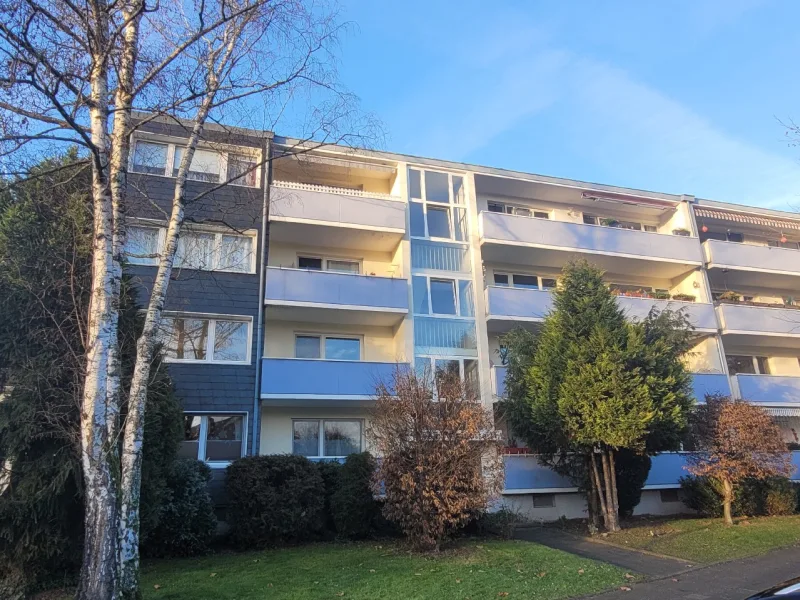 Hausansicht - Wohnung kaufen in Bergisch Gladbach - Modernisierungsbedürftige 4-Zimmer-Wohnung in gefragter Lage von Frankenforst!