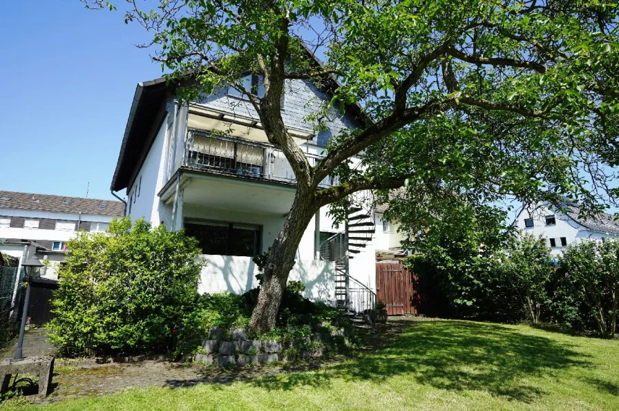 Rückansicht 1 - Haus kaufen in Leverkusen - Bezugsfreies Haus mit Büro + Wohnen + zusätzlichem Baufenster zentral in Lev.-Schlebusch!