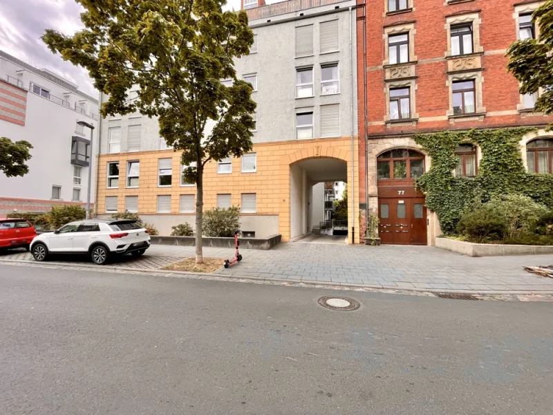 Einfahrt - Garage/Stellplatz mieten in Mainz - Mainz-Neustadt, Tiefgaragenplatz im Duplex-Parker