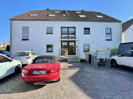 Hausansicht - Wohnung mieten in Heidesheim - Großzügige, lichtdurchflutete Wohnung in ruhigem Wohnhaus.