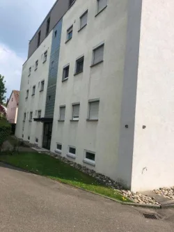 Ansicht Mehrfamilienhaus - Wohnung kaufen in Neckarsulm - Die Lage kann der Vorteil sein