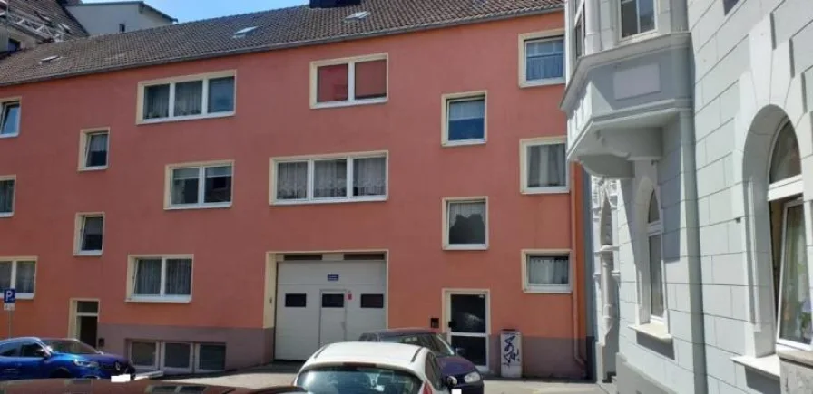 Hausansicht  - Wohnung kaufen in Wuppertal - 3-Zimmer-Wohnung mit Balkon in ruhiger und dennoch zentraler Lage
