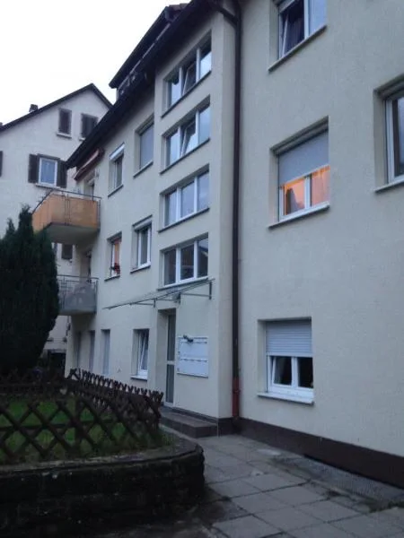 Eingang Mehrfamilienhaus - Wohnung kaufen in Esslingen - Kapitalanlage: Dachgeschosswohnung im Esslinger Zentrum