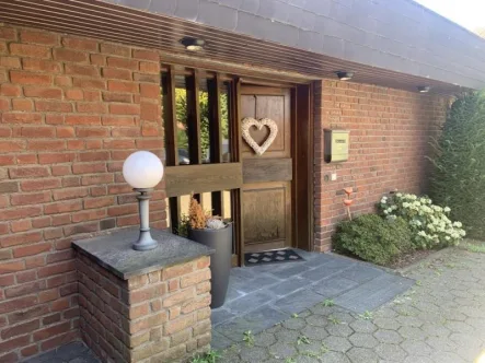 Eingang - Haus kaufen in Ascheberg - Charmantes Einfamilienhaus mit einladendem Kamin - die perfekte Kulisse für familiäre Gemütlichkeit