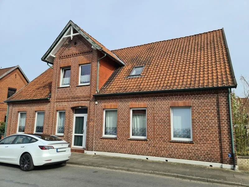 Ansicht 1 - Haus kaufen in Bad Bevensen - Anlageimmobilie mit Potenzial - 5 Wohneinheiten