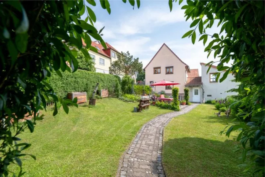 Garten mit Blick zum Haus - Haus kaufen in Bad Langensalza - Energetische Wohlfühloase – Endlich angekommen -