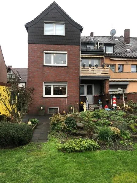 Hausansicht Gartenseite - Haus kaufen in Duisburg - Gepflegtes Mehrfamilienhaus in Duisburg!