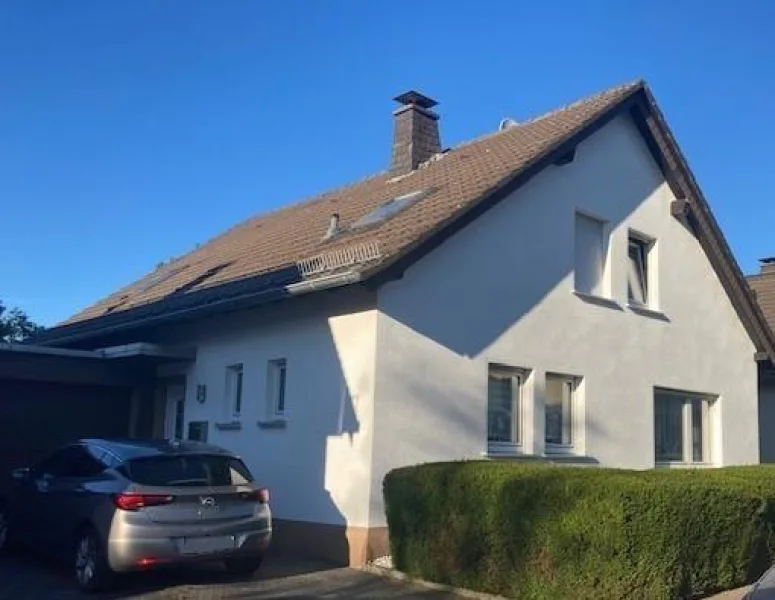 Außenansicht  - Haus kaufen in Gummersbach - Geräumige Einfamilienhaus mit Einliegerwohnung