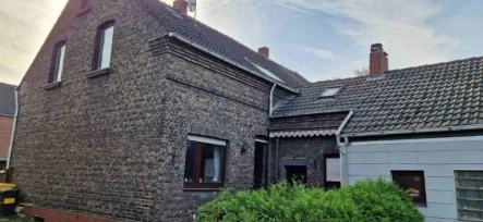 Expose  - Haus kaufen in Duisburg - Solides Siedlungshaus in Hochheide auf großem Grundstück mit Halle 