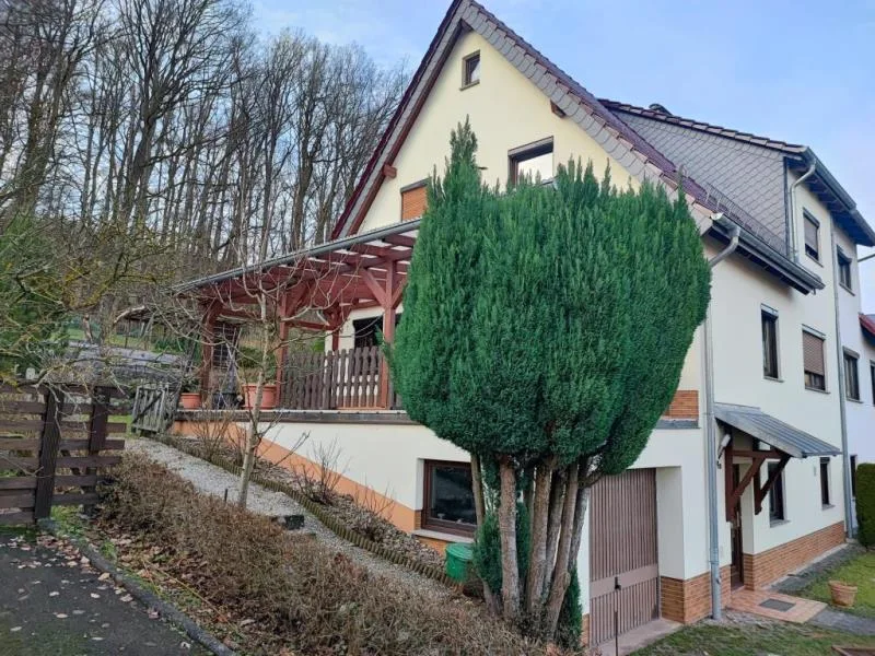 Titelbild - Haus kaufen in Wutha-Farnroda - Idyllisches Zuhause mit großem Garten - Ein Traum für die ganze Familie!