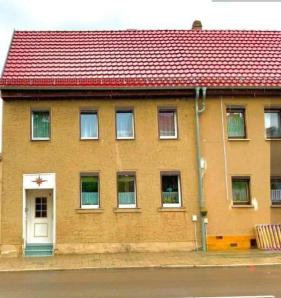 Titelbild - Haus kaufen in Buttstädt - Charmante Doppelhaushälfte für Ihre Familie