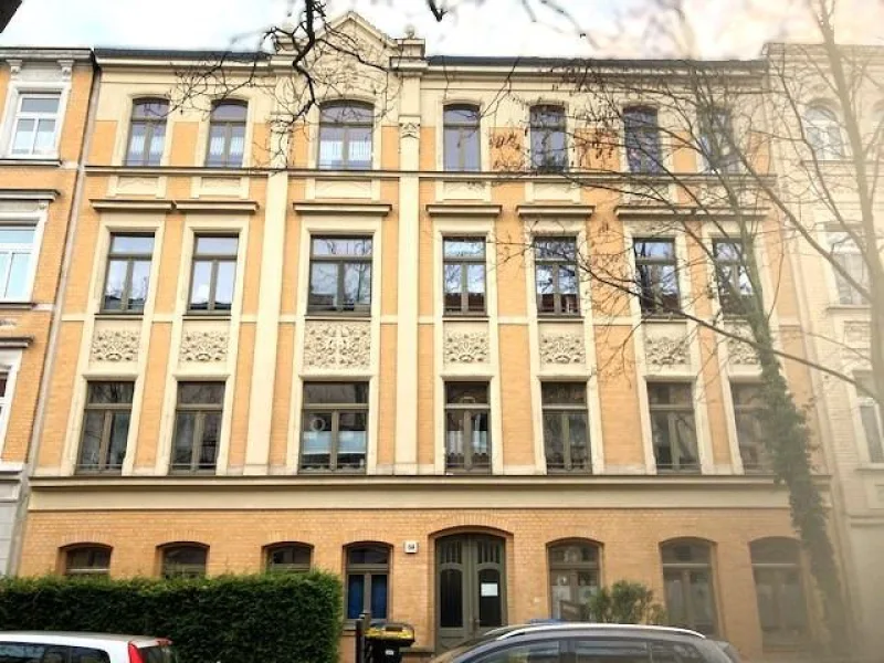 Außenansicht aktuell - Wohnung kaufen in Halle - Schöne Dachgeschosswohnung in exponierter Innenstadtlage Halles 