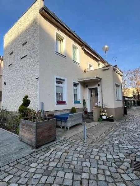 Expose  - Haus kaufen in Berlin - Traumhaftes Zweifamilienhaus mit viel Platz zum Wohlfühlen