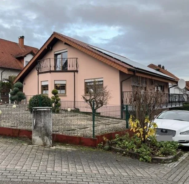 Ansicht 1 - Haus kaufen in Sinsheim - Charmantes Haus mit Ausbaupotential, nur ca. 1 km zum Sinsheimer Zentrum