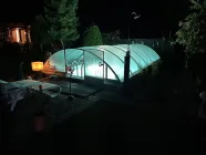 Swimmingpool bei Nacht