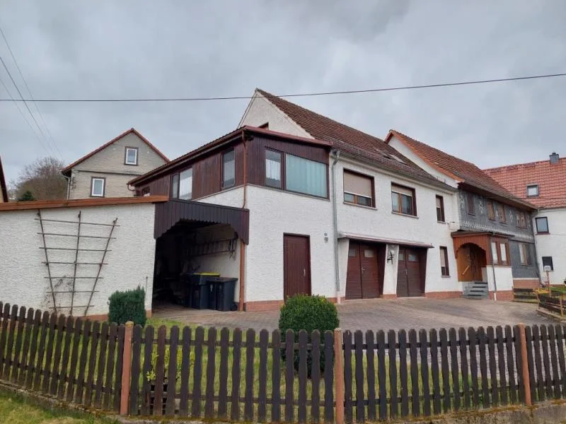 Objekansicht - Haus kaufen in Wutha-Farnroda - Freistehendes Zweifamilienhaus mit Anbau und großem Grundstück