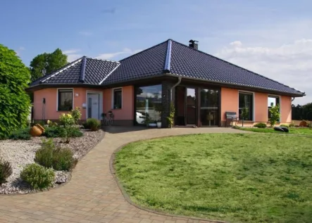 Hausansicht - Haus kaufen in Freyburg - Exklusives Anwesen in Freyburg