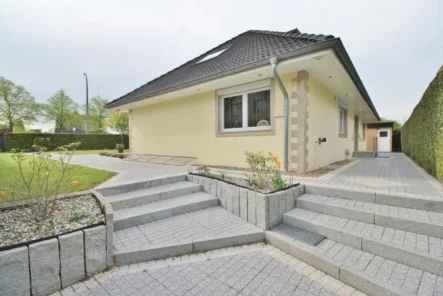 Hausansicht - Haus kaufen in Hamburg - Vollständig saniertes Einfamilienhaus auf Erbpachtgrundstück