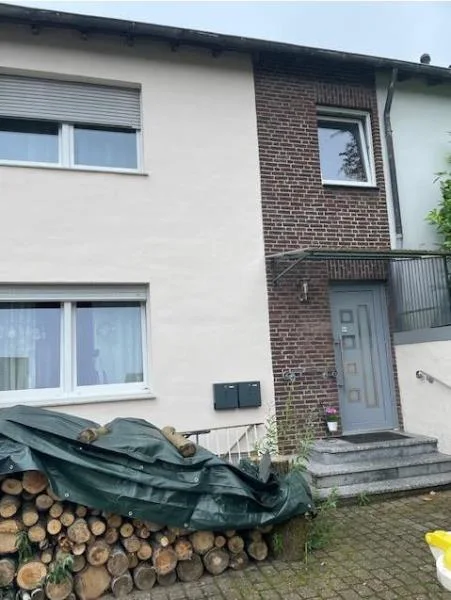 Expsoe  - Haus kaufen in Nettetal - Charmantes Zweifamilienhaus für Kapitalanleger 
