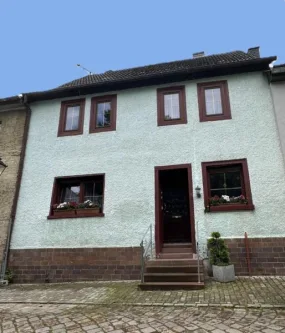 Frontansicht - Haus kaufen in Roßleben-Wiehe - Charmantes Reihenmittelhaus mit vielen Möglichkeiten und einzigartigem Gewölbekeller