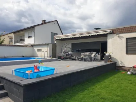 Bungalow mit Pool - Haus kaufen in Mörfelden-Walldorf - Bungalow in TOP Lage mit Garten und Pool - ideal für Familien