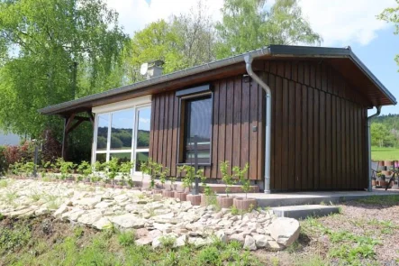 Hausansicht - Haus kaufen in Waltershausen - Modernes und schön geschnittenes Ferienhaus in Schmerbach