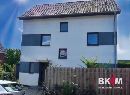 Außenansicht - Haus kaufen in Neukirchen-Vluyn - Modern, groß, effizient! Freistehendes Einfamilienhaus mit Garage.