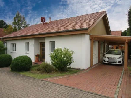 Ansicht-Ost - Haus kaufen in Gotha - Willkommen in Ihrem neuen Bungalow!