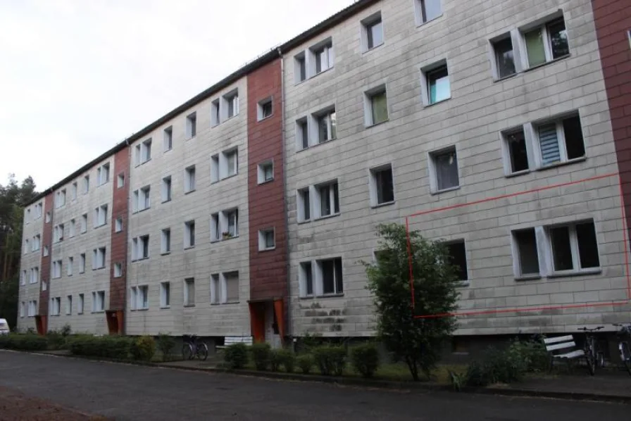 Hausansicht - Wohnung kaufen in Limsdorf - 3-Zimmer-Wohnung mit Stellplatz 