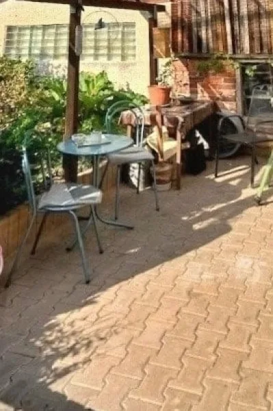 überdachte Terrasse im Garten