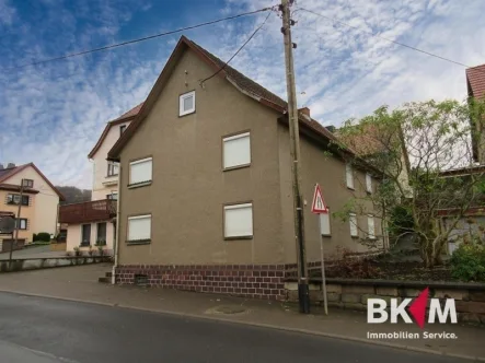 Hausansicht - Haus kaufen in Floh-Seligenthal - Charmantes Einfamilienhaus in ländlicher Idylle 