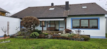 Einfamilienhaus mit Dachgeschoß Wohnung - Haus kaufen in Essenbach - Großes Einfamilienhaus mit Dachgeschosswohnung