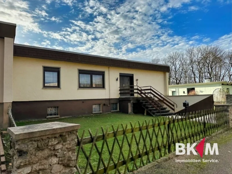 Ansicht - Haus kaufen in Ohrdruf - Reihenendhaus im Bungalow-Stil in Ohrdruf – Ihr zukünftiges Zuhause