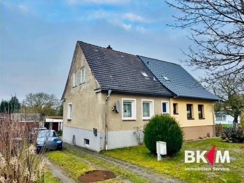 Außenansicht - Haus kaufen in Trinwillershagen - Winterschnäppchen - Doppelhaushälfte im Grünen und in Ostseenähe