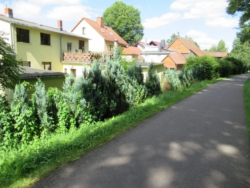 Radweg hinter dem Haus