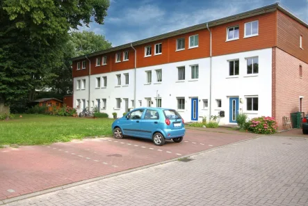 Hauszeile Ansicht Vorderseite - Haus kaufen in Hamburg - Moderne Eleganz trifft auf Nachhaltigkeit – Ihr Traumhaus in Horn