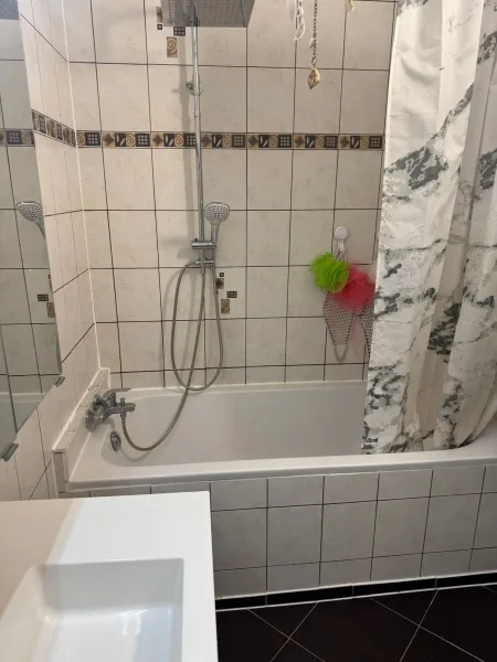 Badezimmer Ansicht 2