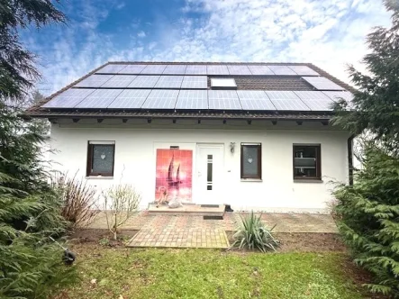 Außenansicht - Haus kaufen in Sundhagen - Hochwertiges Einfamilienhaus mit Erker und Balkon 