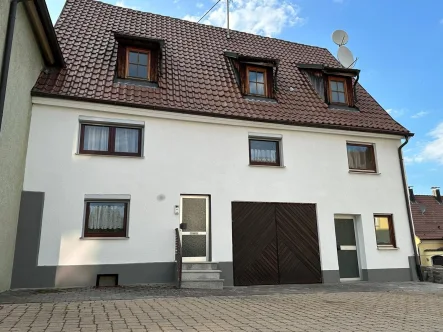 Außenansicht - Haus kaufen in Schömberg - Großzügiges Einfamilienhaus mit Einliegerwohnung in Schömberg