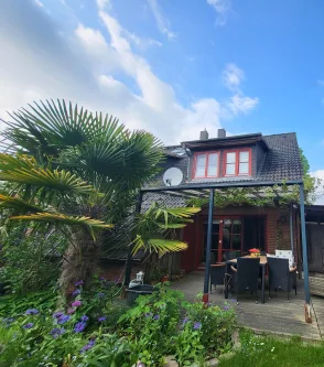 Außenansicht - Haus kaufen in Hamburg - Haus mit Palme für die Junge Familie 