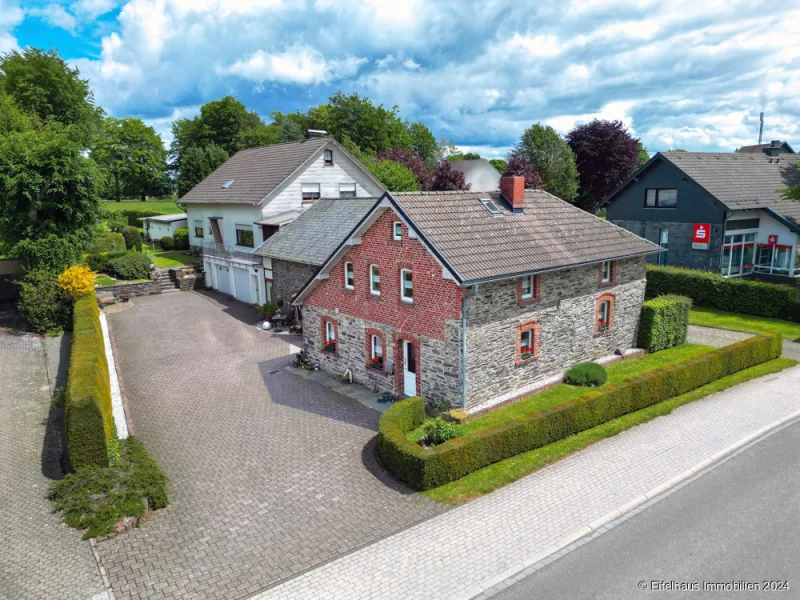  - Haus kaufen in Monschau / Kalterherberg - Ihr neues Zuhause: Zwei Gebäude, 3.315 m² Grundstück, Garagen, Photovoltaik - top Lage Nähe Monschau