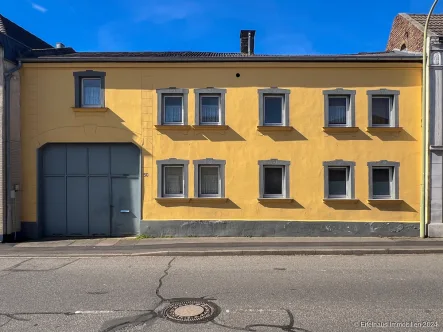  - Haus kaufen in Zülpich / Hoven - Historischer Vierkanthof auf 1315 m² Grundstück in Zülpich/Hoven mit weiterem Bauplatz ...