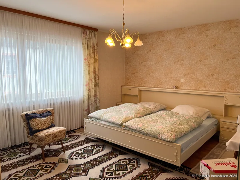 Schlafzimmer 1 1 OG