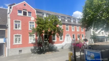  - Haus kaufen in Bergheim - Wohn-Geschäftshaus, historischer Altbauflair, Denkmal, 667 m² Wohnfläche, Dachboden ausbaufähig ...