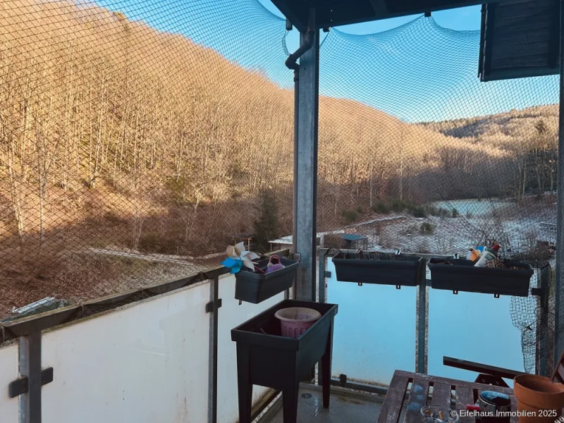 Balkon mit Fernblick in die Natur