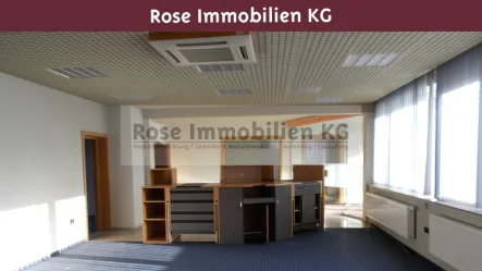Großraumbüro - Büro/Praxis mieten in Raddestorf - ROSE IMMOBILIEN KG: Büro-/Praxisfläche mit guter Sichtbarkeit!