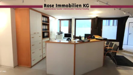 Möbel können übernommen werden - Büro/Praxis mieten in Stadthagen - ROSE IMMOBILIEN KG: Büro-/Praxisflächen in der Innenstadt von Stadthagen!