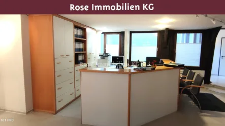 Möbel können übernommen werden - Büro/Praxis mieten in Stadthagen - ROSE IMMOBILIEN KG: Büro-/Praxisflächen in der Innenstadt von Stadthagen!