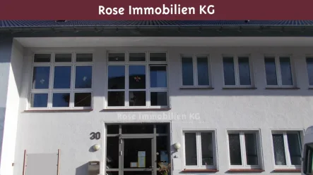 Ansicht - Büro/Praxis mieten in Lübbecke - ROSE IMMOBILIEN KG: Hier ist der Dienstleister zu Hause! Helle Büro-Praxisräume zu vermieten!