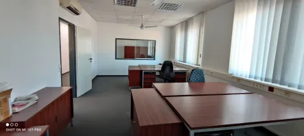 Großraumbüro - Büro/Praxis mieten in Bünde - ROSE IMMOBILIEN KG: Helle Büroetage in der Nähe BAB 30  zu vermieten!